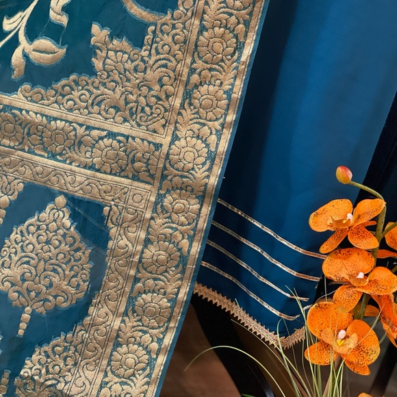 𝗕𝗲𝗮𝘂𝘁𝗶𝗳𝘂𝗹 & 𝗘𝗹𝗲𝗴𝗮𝗻𝘁 𝗥𝗮𝘄 𝘀𝗶𝗹𝗸 & 𝗕𝗮𝗻𝗮𝗿𝘀𝗶 𝗗𝘂𝗽𝗮𝘁a - Picture 3 of 4